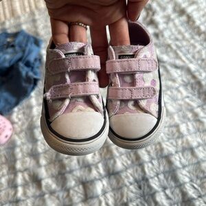 Converse shoes size 4. Perfect 1st walkers
